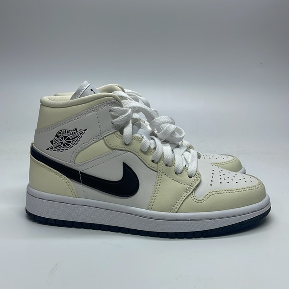Women’s air Jordan 1 mid Black/White BQ6472-121 NWOB - Picture 2 of 5